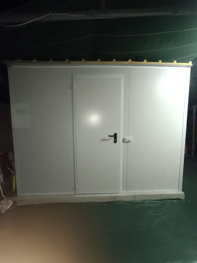 Caseta panel sándwich