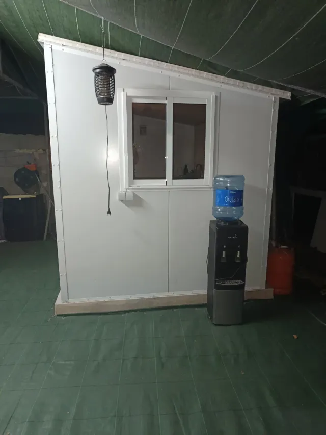 Caseta panel sándwich