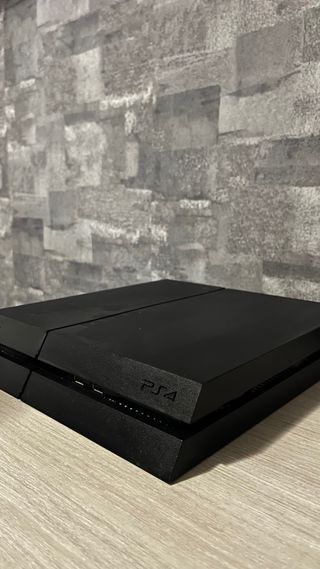 PS4 1TB con Mando y Cables