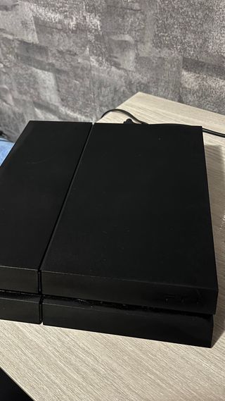 PS4 1TB con Mando y Cables