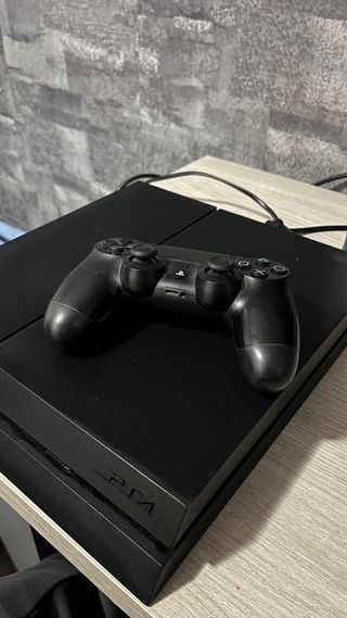 PS4 1TB con Mando y Cables