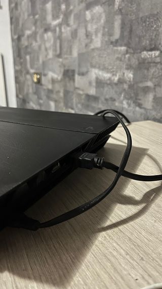 PS4 1TB con Mando y Cables