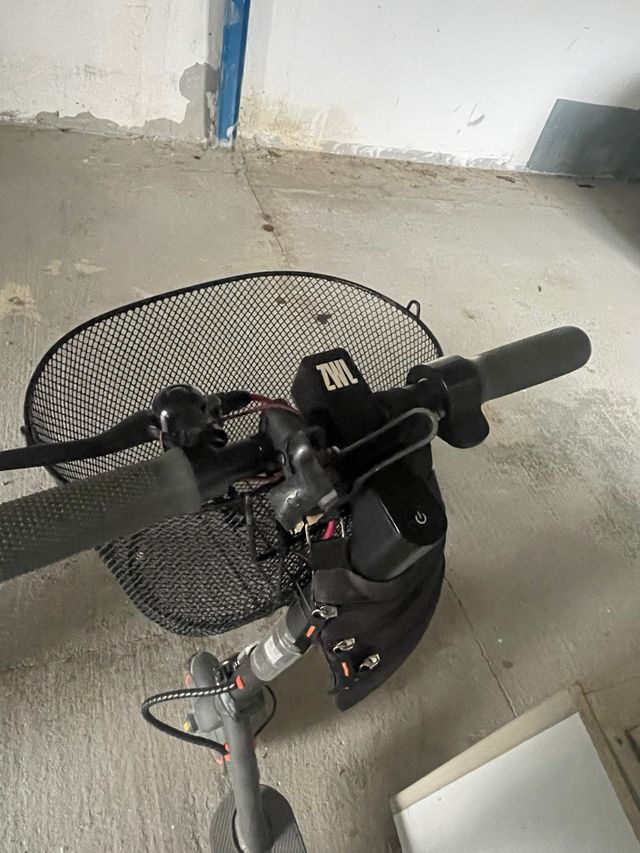 Patinete Eléctrico con Cesta