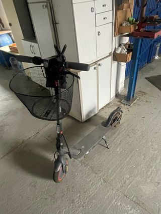 Patinete Eléctrico con Cesta