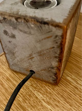 Lámpara minimalista de mesa