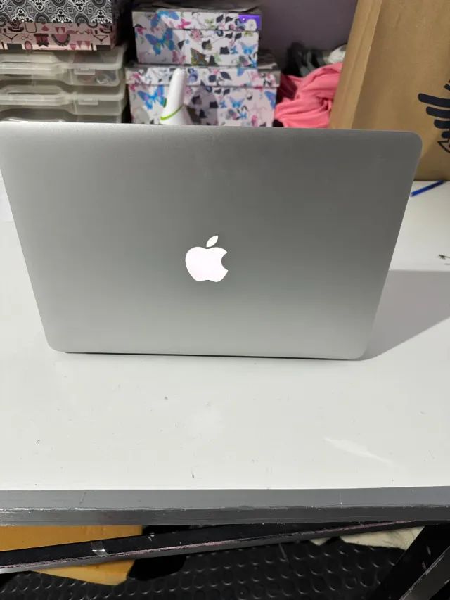 MacBook Air 13 (Early 2015)