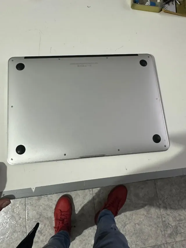 MacBook Air 13 (Early 2015)