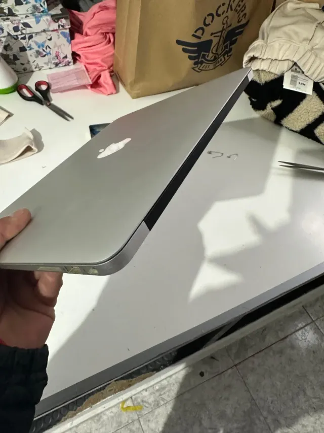 MacBook Air 13 (Early 2015)