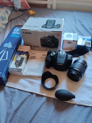 Cámara Canon EOS 2000D Kit Profesional