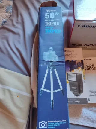 Cámara Canon EOS 2000D Kit Profesional