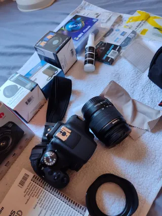 Cámara Canon EOS 2000D Kit Profesional