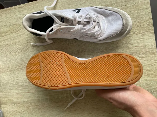 Zapatillas Converse Blancas y Grises