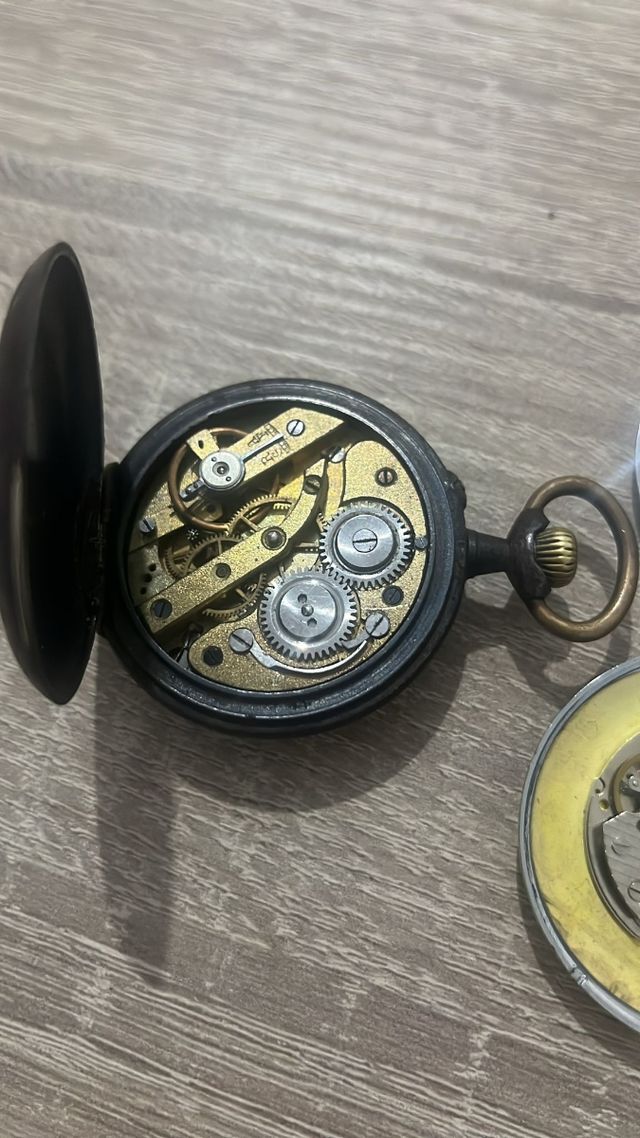 2 Orologi da Tasca (1 Funzionante)