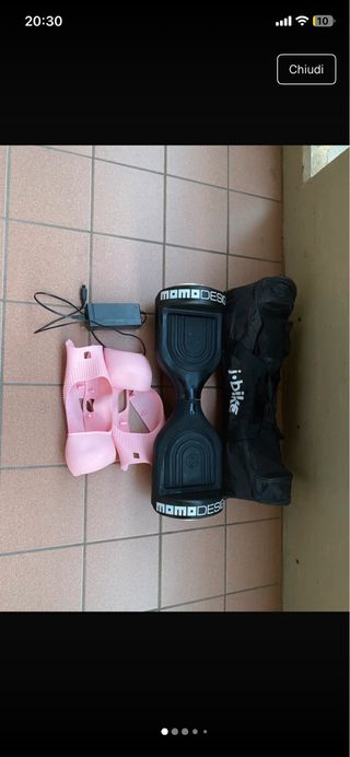 Hoverboard nero con custodia e protezioni in gomma