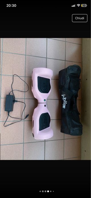 Hoverboard nero con custodia e protezioni in gomma