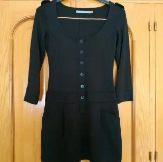 Vestido negro mini de Bershka