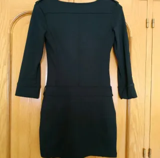 Vestido negro mini de Bershka