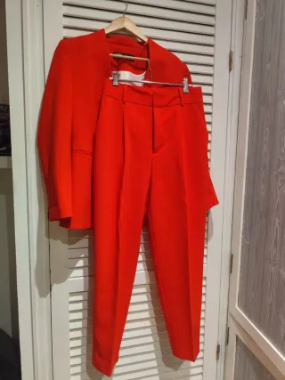 Conjunto traje mujer rojo