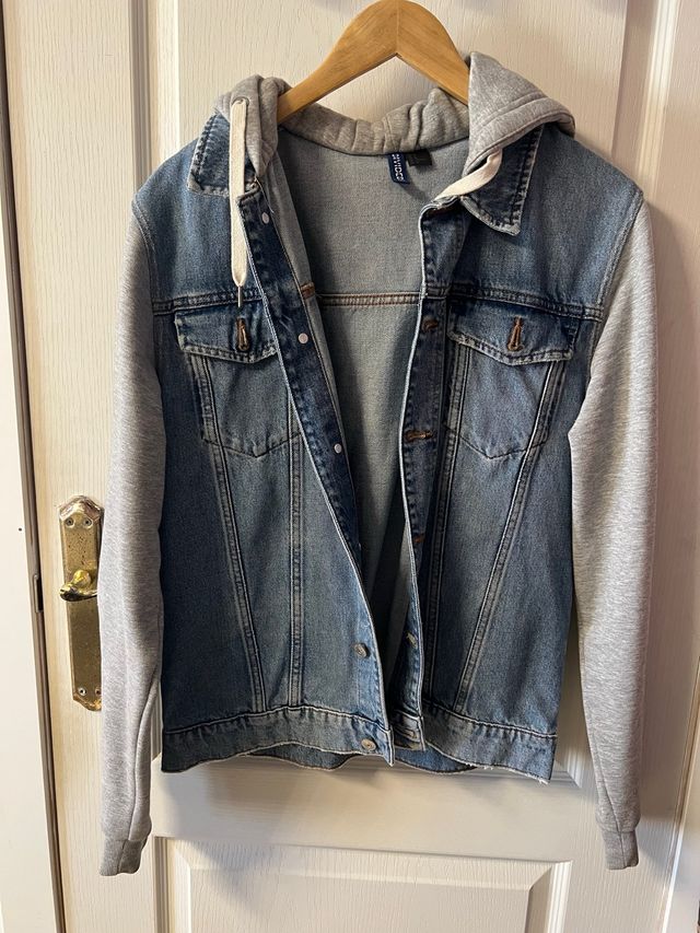 Chaqueta vaquera con capucha Divided Talla M