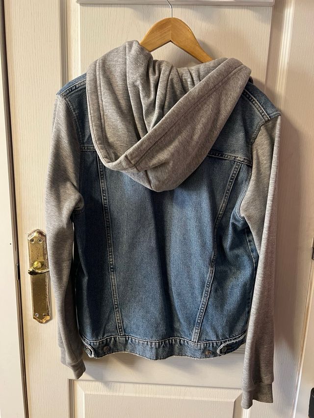Chaqueta vaquera con capucha Divided Talla M