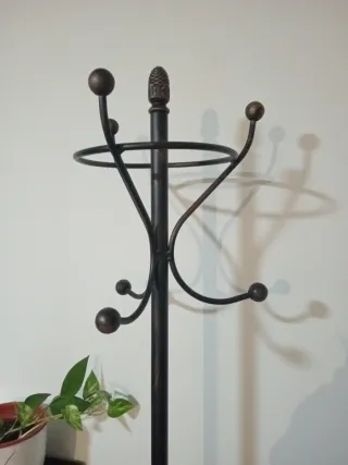 Perchero de pie forja