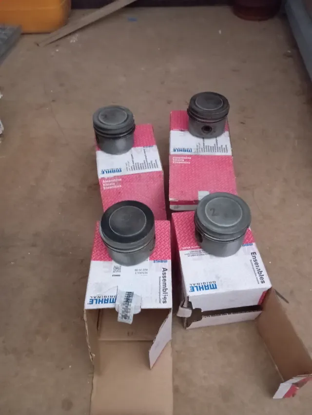 Juego 4 Pistones Mahle Originales con segmentos