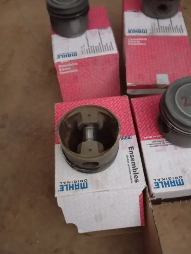 Juego 4 Pistones Mahle Originales con segmentos