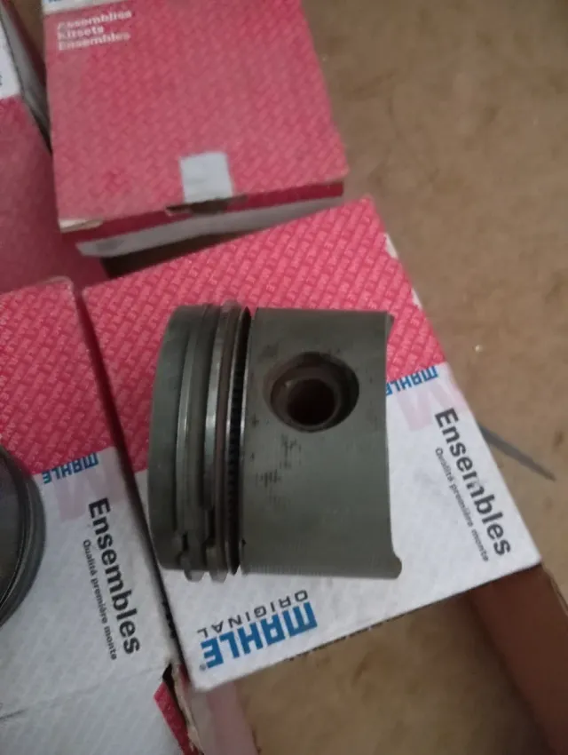 Juego 4 Pistones Mahle Originales con segmentos