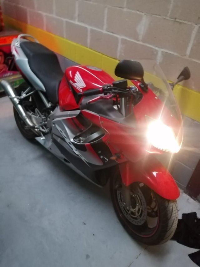 Honda CBR 600Moto Deportiva Roja