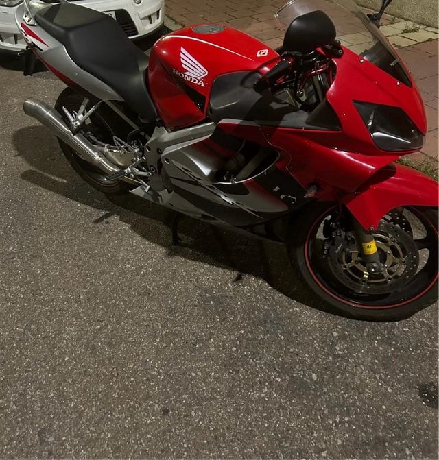 Honda CBR 600Moto Deportiva Roja