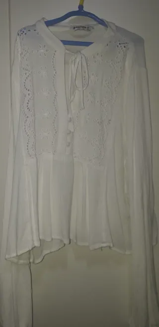Blusa mujer Stradivarius blanca bordada talla L