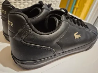 Zapatillas Lacoste Negras y Doradas