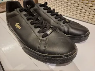 Zapatillas Lacoste Negras y Doradas