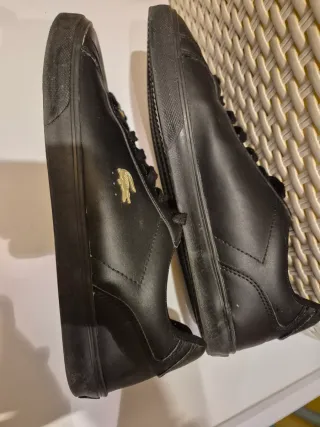 Zapatillas Lacoste Negras y Doradas