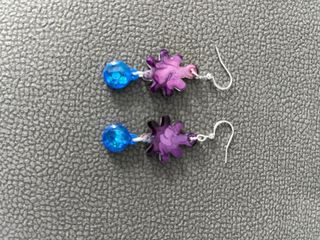 Pendientes azules y morados