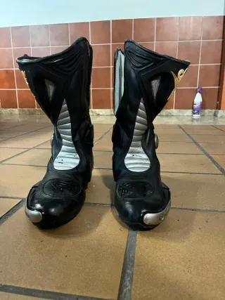 Botas de moto Oxtar negras y plateadas Número 46