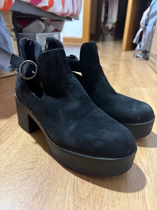 Botines negros con tacón y plataforma