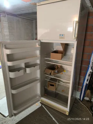 Frigorífico blanco con congelador balay