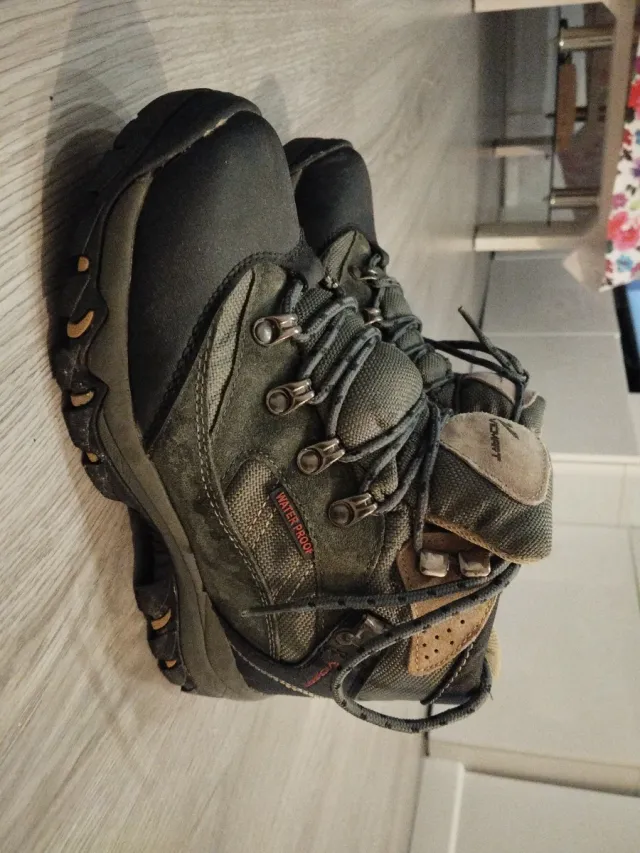 Botas de montaña impermeables Talla 37.