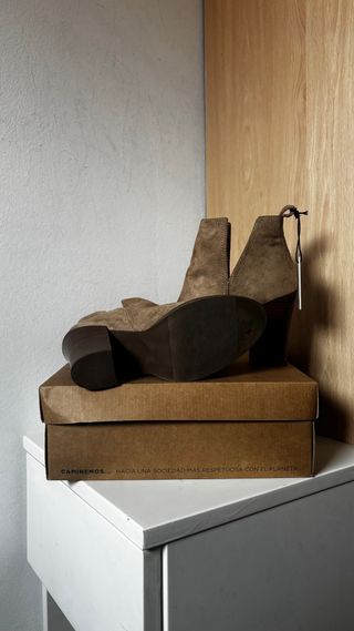 Botines de ante tacón ancho