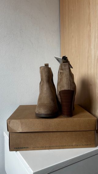 Botines de ante tacón ancho