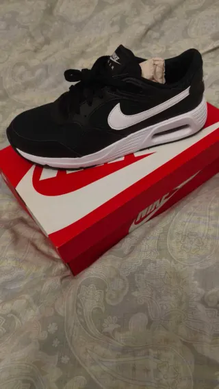 Zapatillas Nike Air Max Negras y Blancas