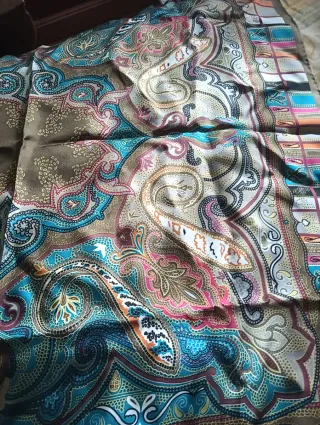 Dos pañuelos preciosos y coloridos