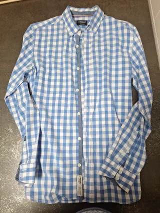 Camisa de cuadros azul y blanca