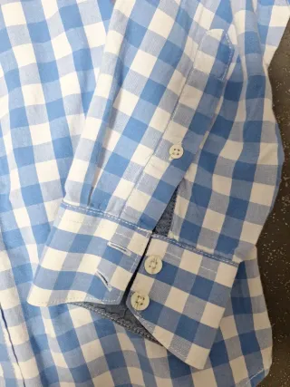 Camisa de cuadros azul y blanca