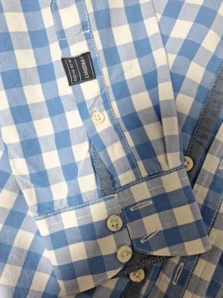 Camisa de cuadros azul y blanca
