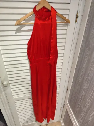 Mono rojo satinado halter