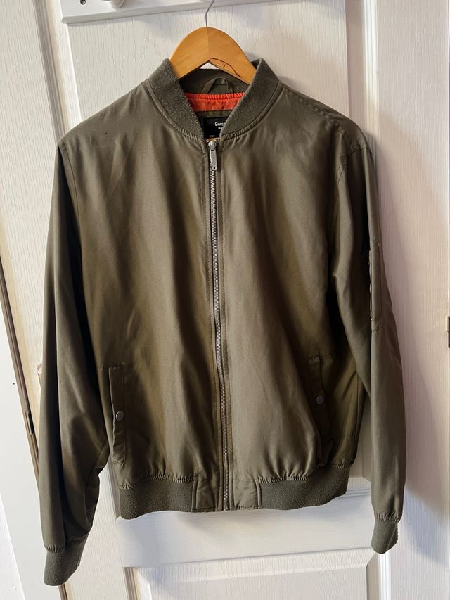 Chaqueta Bomber Verde Bershka