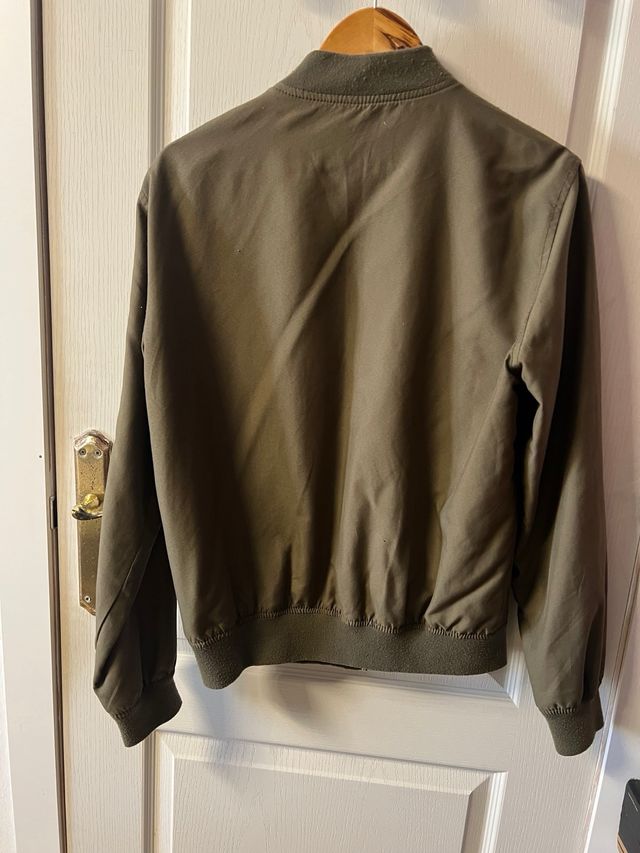 Chaqueta Bomber Verde Bershka