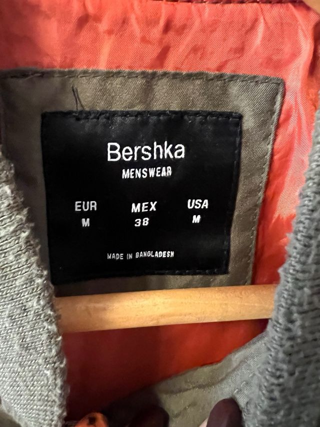 Chaqueta Bomber Verde Bershka